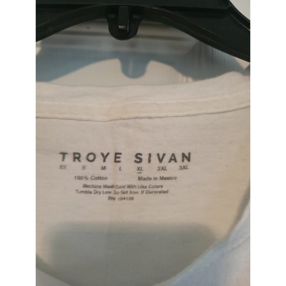 T-Shirt - Picture 3 of 4